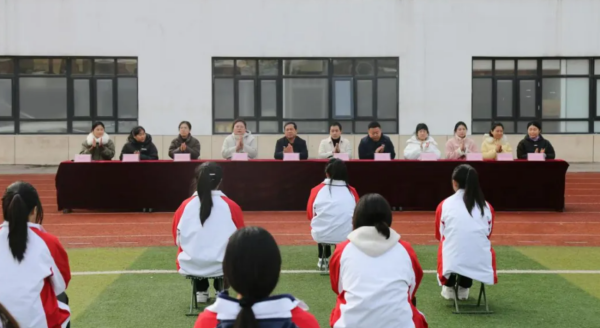 石家莊東華鐵路學(xué)?？瓦\服務(wù)禮儀技能大賽