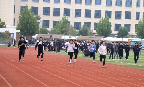 石家莊東華鐵路學(xué)校招生有年齡限制嗎？